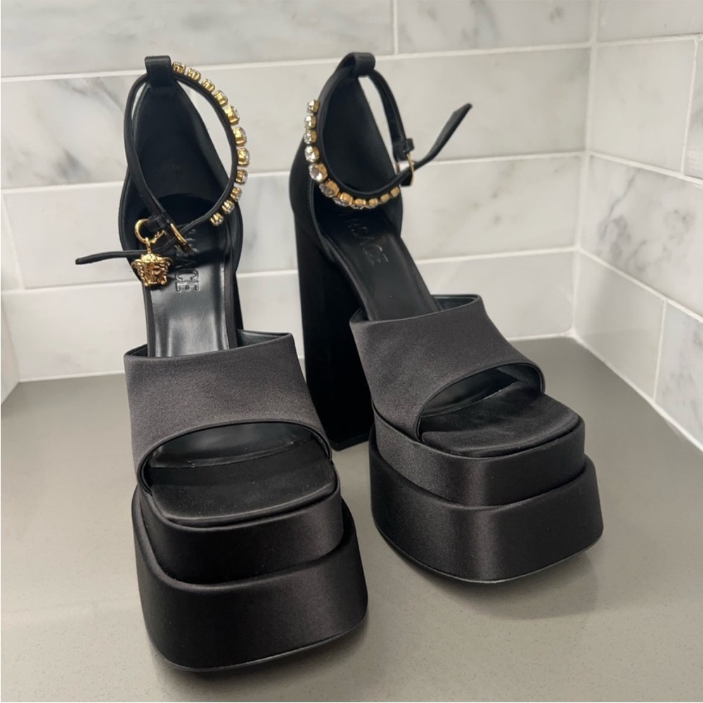 Versace Aevitas platform heels - Picture 3 of 15